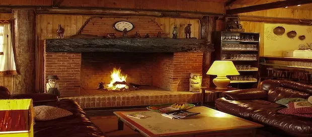 Arredamento per taverna: moderno, rustico o in legno